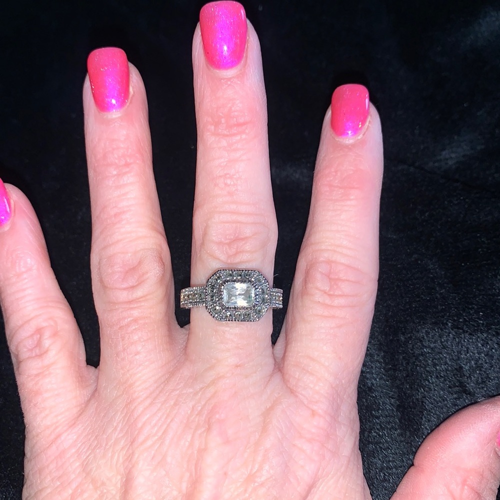 Very beautiful ring. Size 6/7